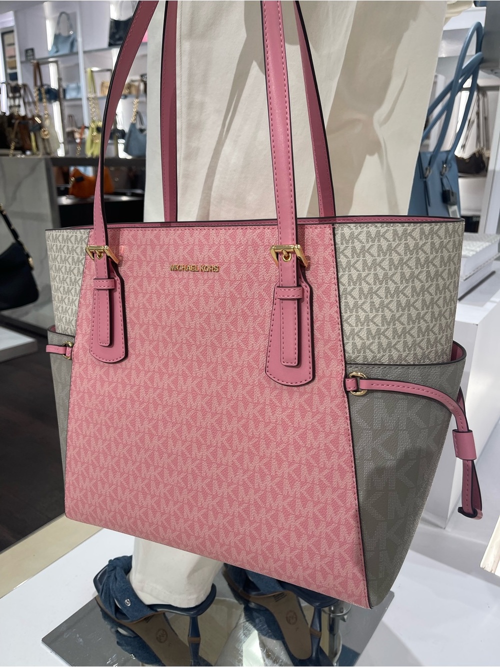 Michael Kors Voyager Lg Color-Block Signature Logo EW Shouldr Tote
Carnation
NWT - Picture 11 of 16